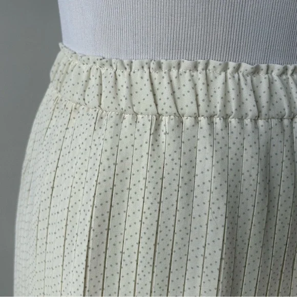 Uniqlo Chiffon Pleated Long Skirt - Picture 4 of 8